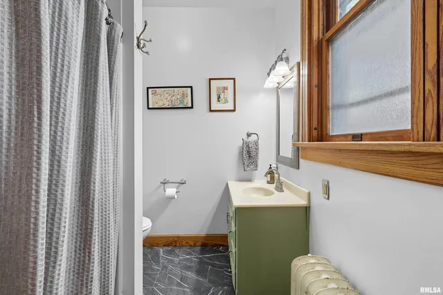 $360,000 | 1102 College Avenue, Davenport, IA 52803