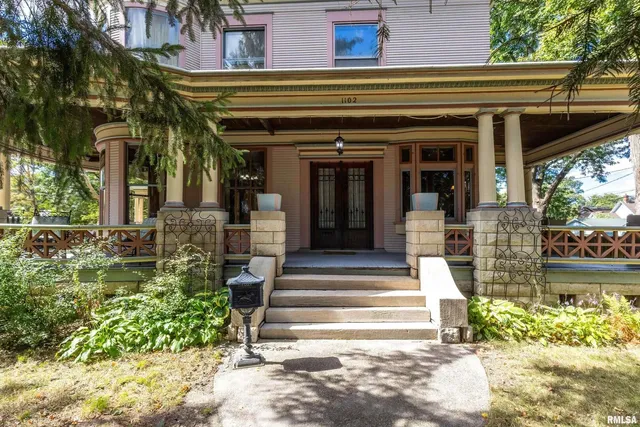 $360,000 | 1102 College Avenue, Davenport, IA 52803