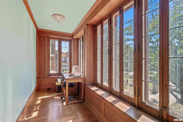 $360,000 | 1102 College Avenue, Davenport, IA 52803