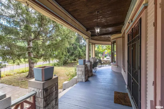 $360,000 | 1102 College Avenue, Davenport, IA 52803