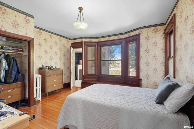 $360,000 | 1102 College Avenue, Davenport, IA 52803