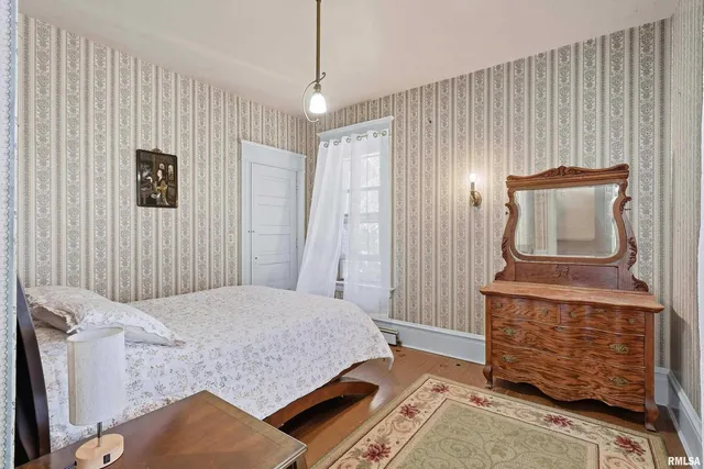 $360,000 | 1102 College Avenue, Davenport, IA 52803