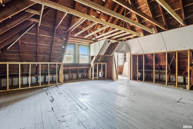 $360,000 | 1102 College Avenue, Davenport, IA 52803