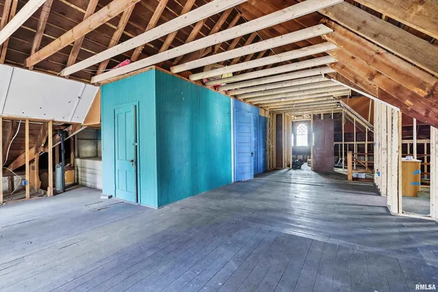 $360,000 | 1102 College Avenue, Davenport, IA 52803