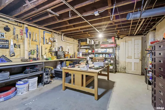 $360,000 | 1102 College Avenue, Davenport, IA 52803