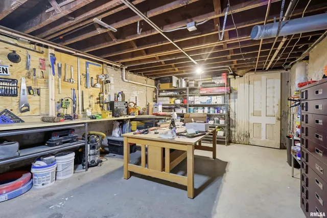 $360,000 | 1102 College Avenue, Davenport, IA 52803