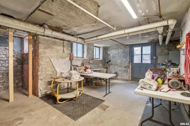 $360,000 | 1102 College Avenue, Davenport, IA 52803