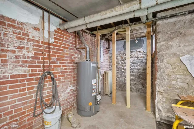 $360,000 | 1102 College Avenue, Davenport, IA 52803