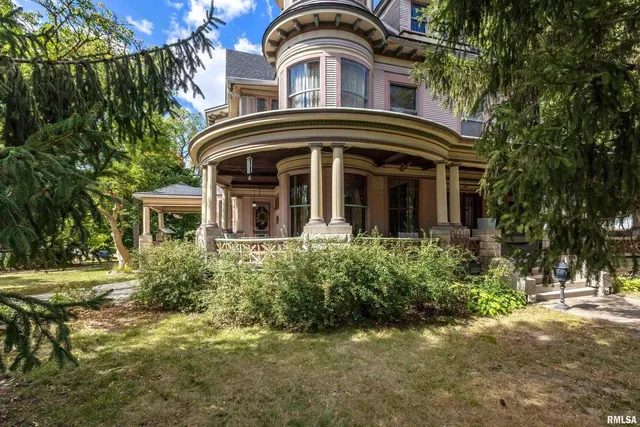 $360,000 | 1102 College Avenue, Davenport, IA 52803