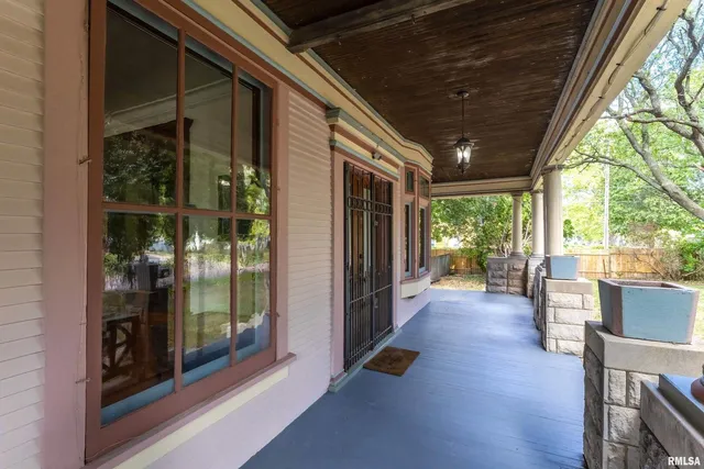 $360,000 | 1102 College Avenue, Davenport, IA 52803