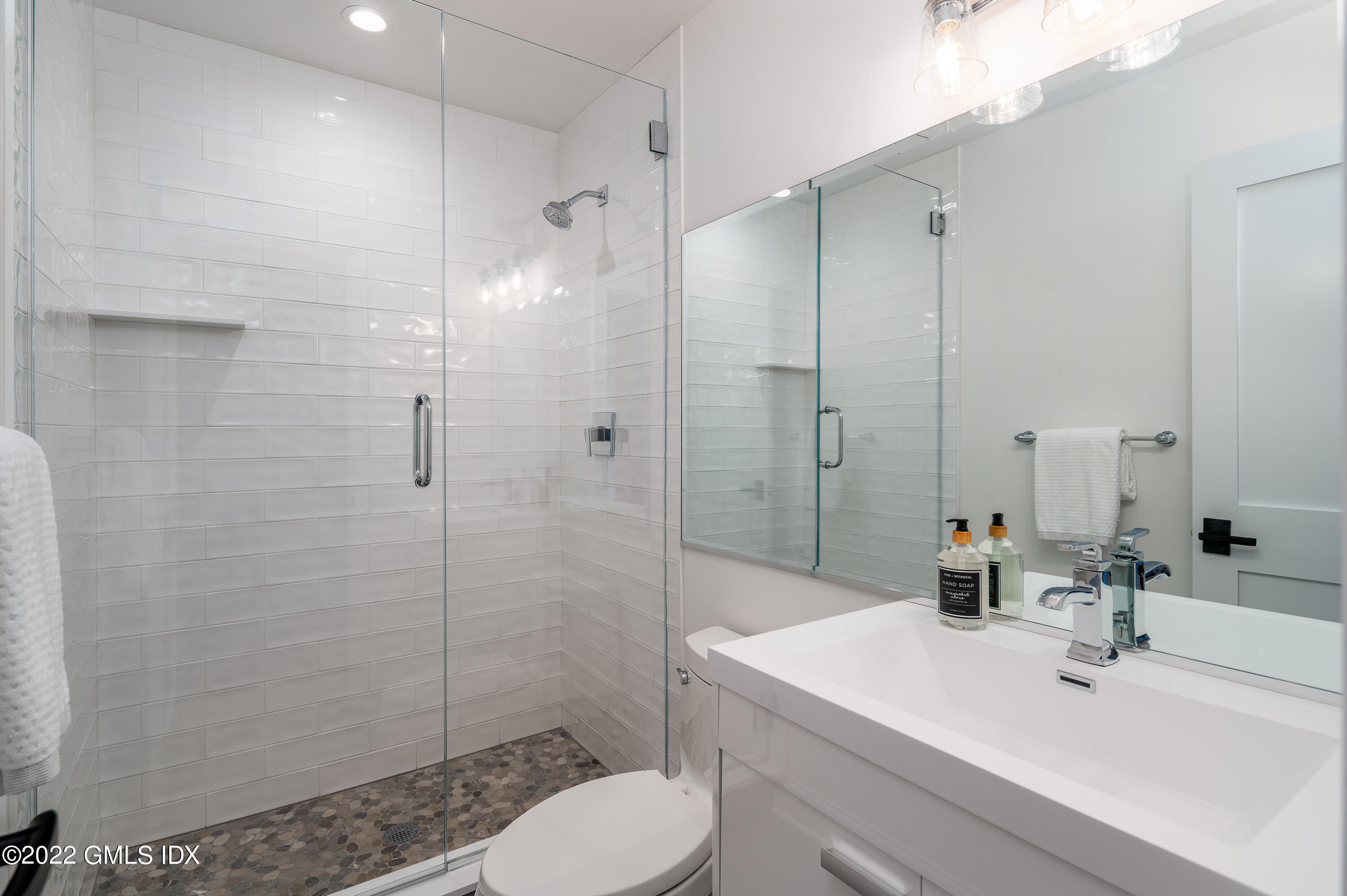 117 Shore Road Old Greenwich, CT 06870 - Photo 20 of 36 38-117ShoreRd_38