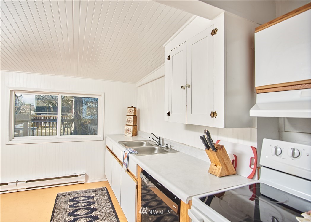 2157 Birch Street Point Roberts, WA 98281 - Photo 9 of 18 Gallery Image 9