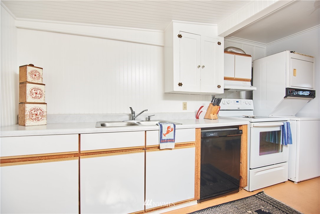 2157 Birch Street Point Roberts, WA 98281 - Photo 10 of 18 Gallery Image 10