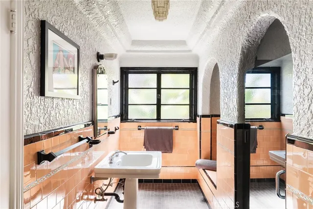 $2,999,999 | 7 South 37th Place, Long Beach, CA 90803