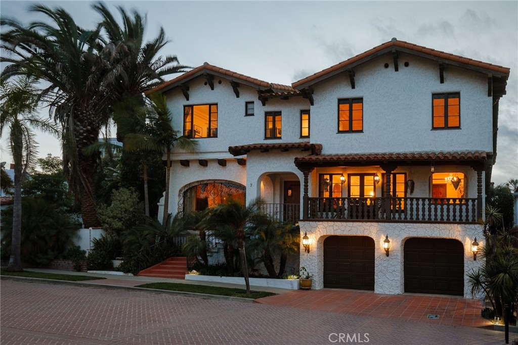 7 South 37th Place Long Beach, CA 90803 - Photo 48 of 52 a front view of house with yard