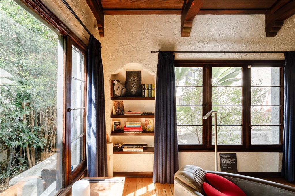 7 South 37th Place Long Beach, CA 90803 - Photo 9 of 52