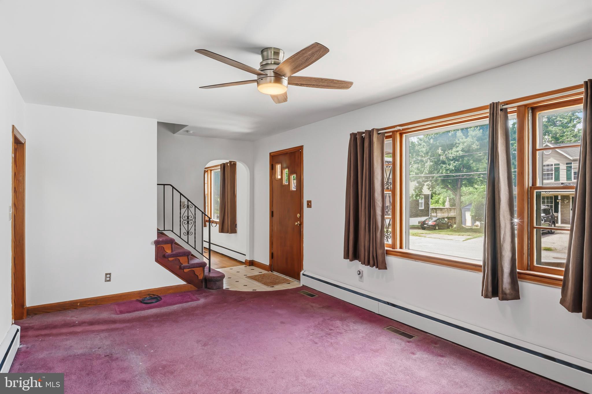 211 Hillendale Avenue Baltimore, MD 21227 - Photo 8 of 38 Living Room (alt view)
