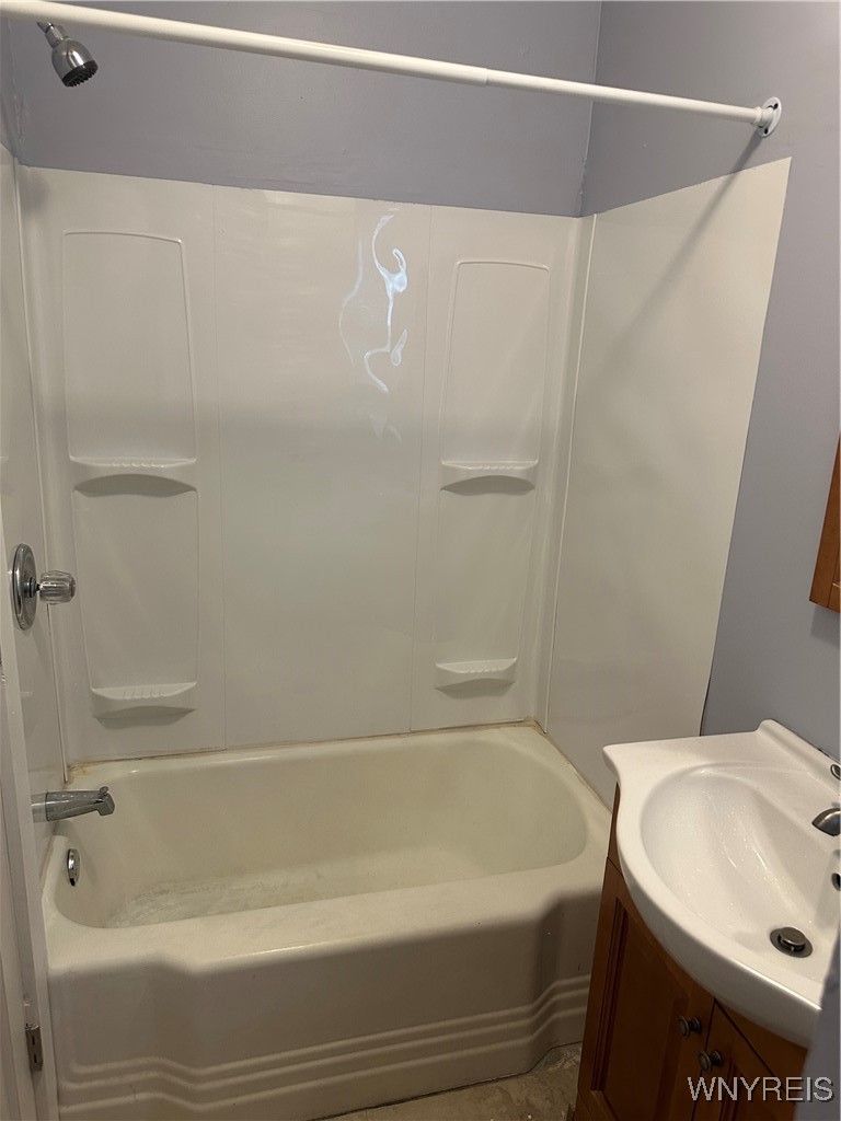 31 Benzinger Street Buffalo, NY 14206 - Photo 11 of 17 Upper bathroom