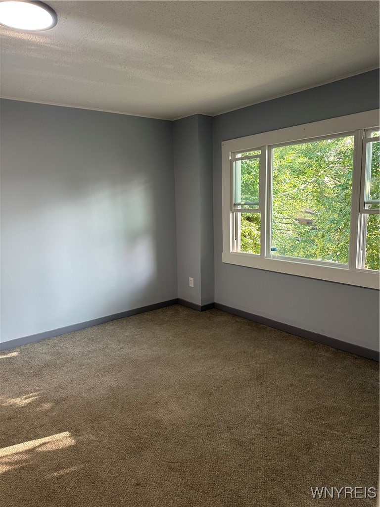 31 Benzinger Street Buffalo, NY 14206 - Photo 16 of 17 I
Upper bedroom