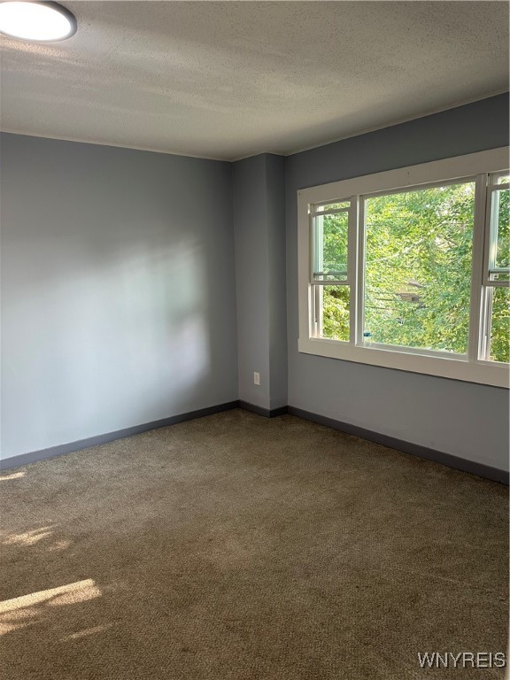 31 Benzinger Street Buffalo, NY 14206 - Photo 16 of 17 I
Upper bedroom