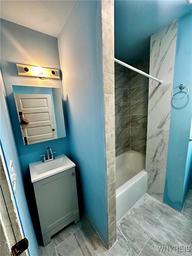 31 Benzinger Street Buffalo, NY 14206 - Photo 4 of 17 Lower bath