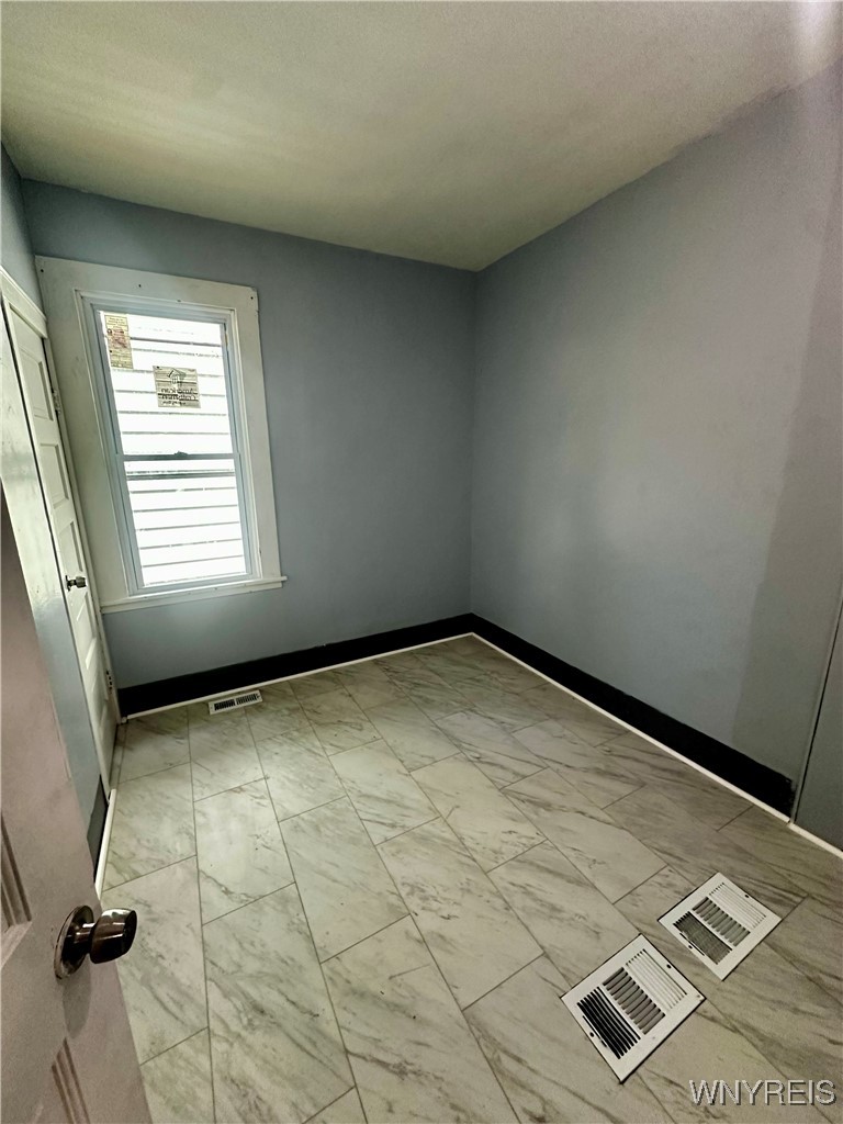 31 Benzinger Street Buffalo, NY 14206 - Photo 7 of 17