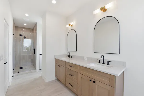 $450,000 | 7704 Earl Rudder Way, Houston, TX 77055