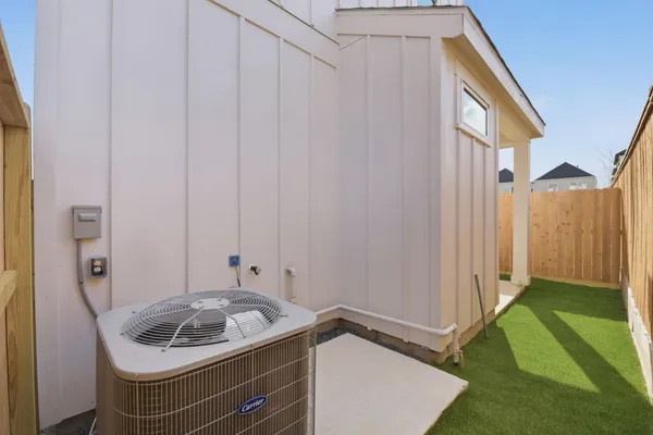 $450,000 | 7704 Earl Rudder Way, Houston, TX 77055