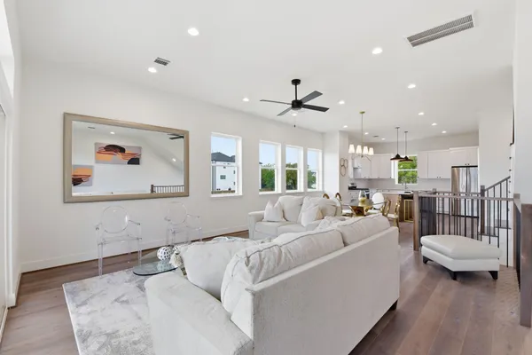 $450,000 | 7704 Earl Rudder Way, Houston, TX 77055