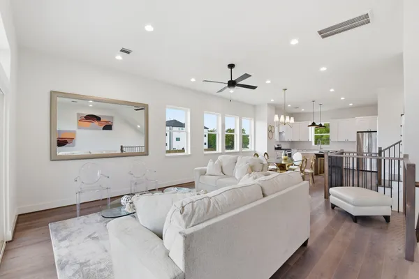 $450,000 | 7704 Earl Rudder Way, Houston, TX 77055