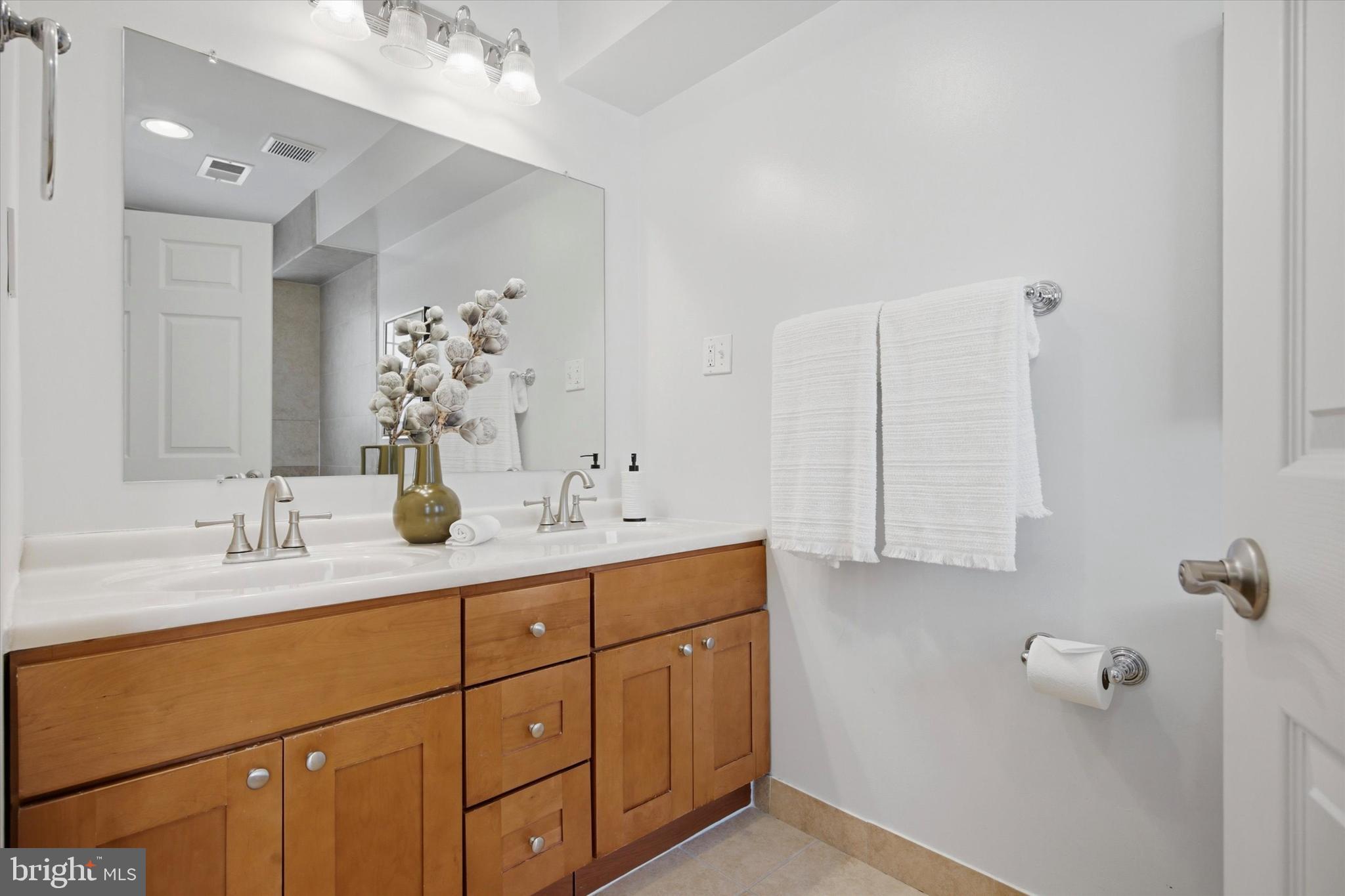 2405 Catharine Street Philadelphia, PA 19146 - Photo 16 of 49
