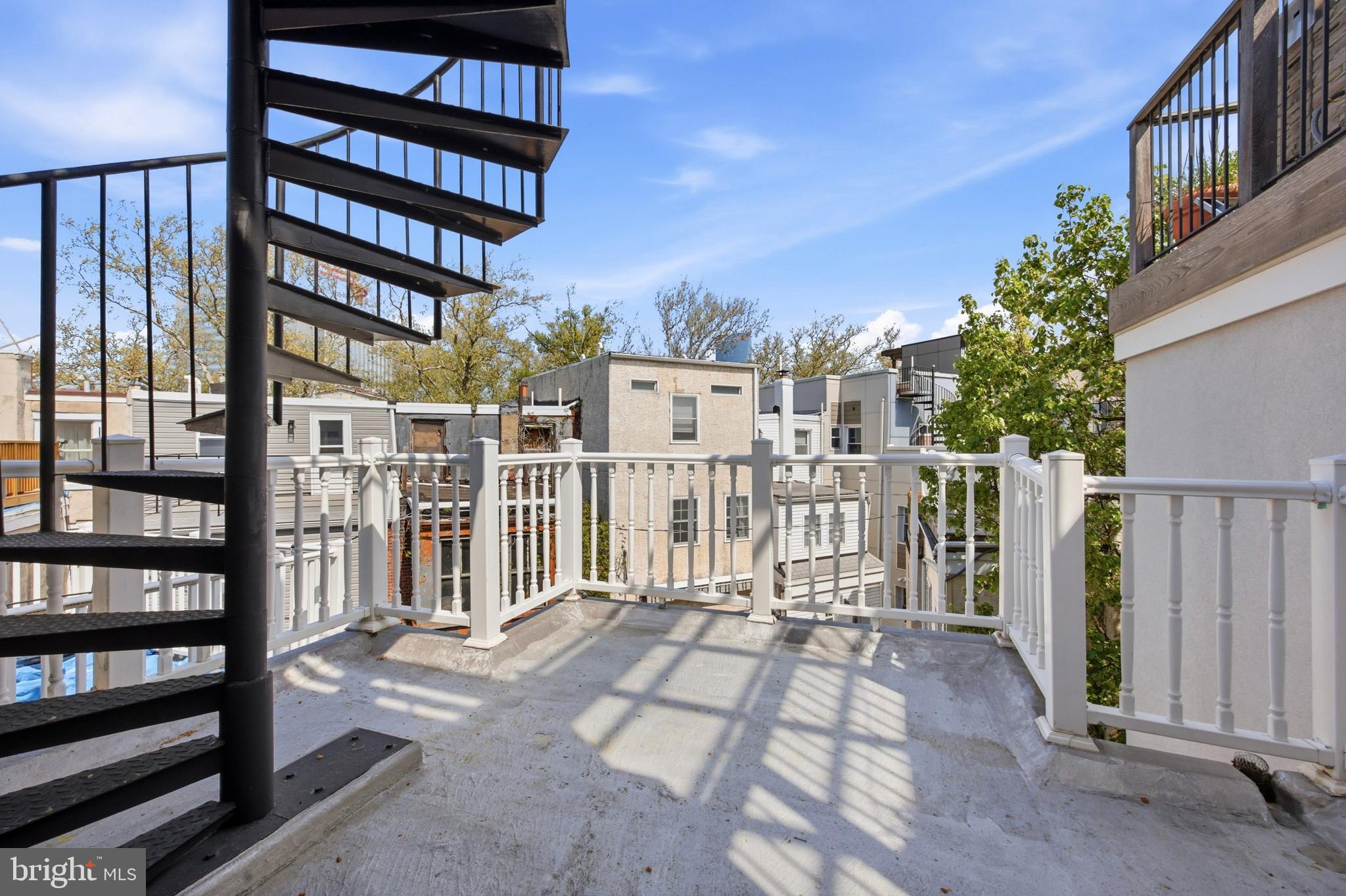 2405 Catharine Street Philadelphia, PA 19146 - Photo 31 of 49 Intermediate Deck - Before Virtual Staging
