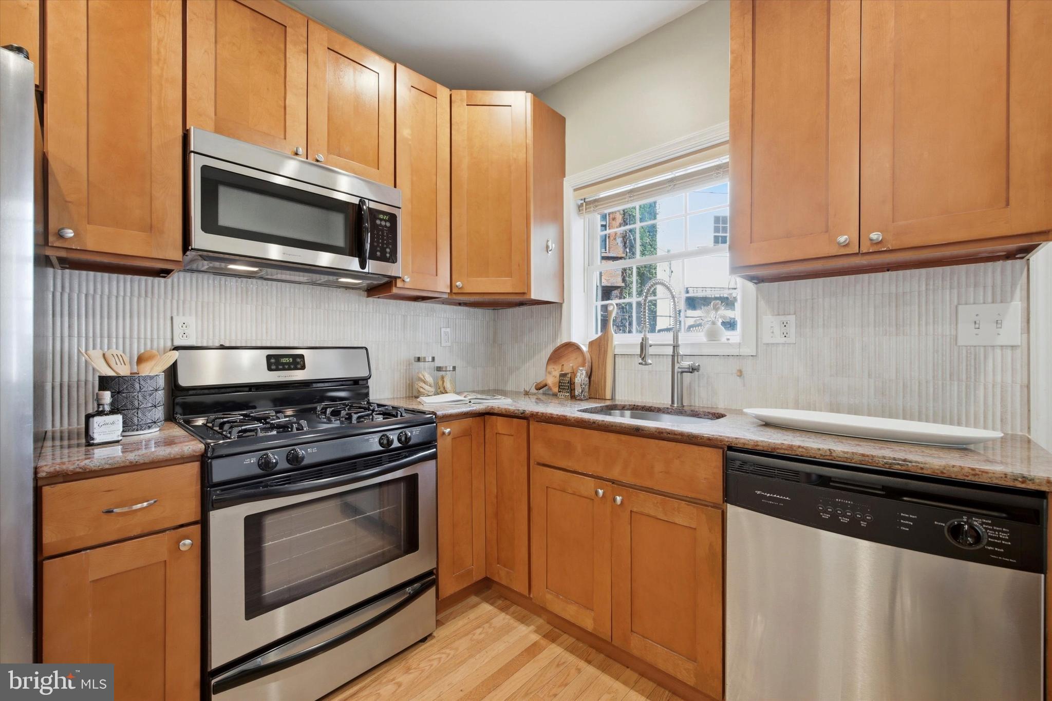 2405 Catharine Street Philadelphia, PA 19146 - Photo 9 of 49