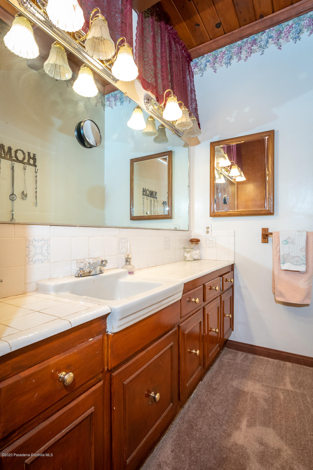 2311 Stonyvale Road Tujunga, CA 91042 - Photo 25 of 83 a spacious bathroom with a sink a mirror and a bathtub