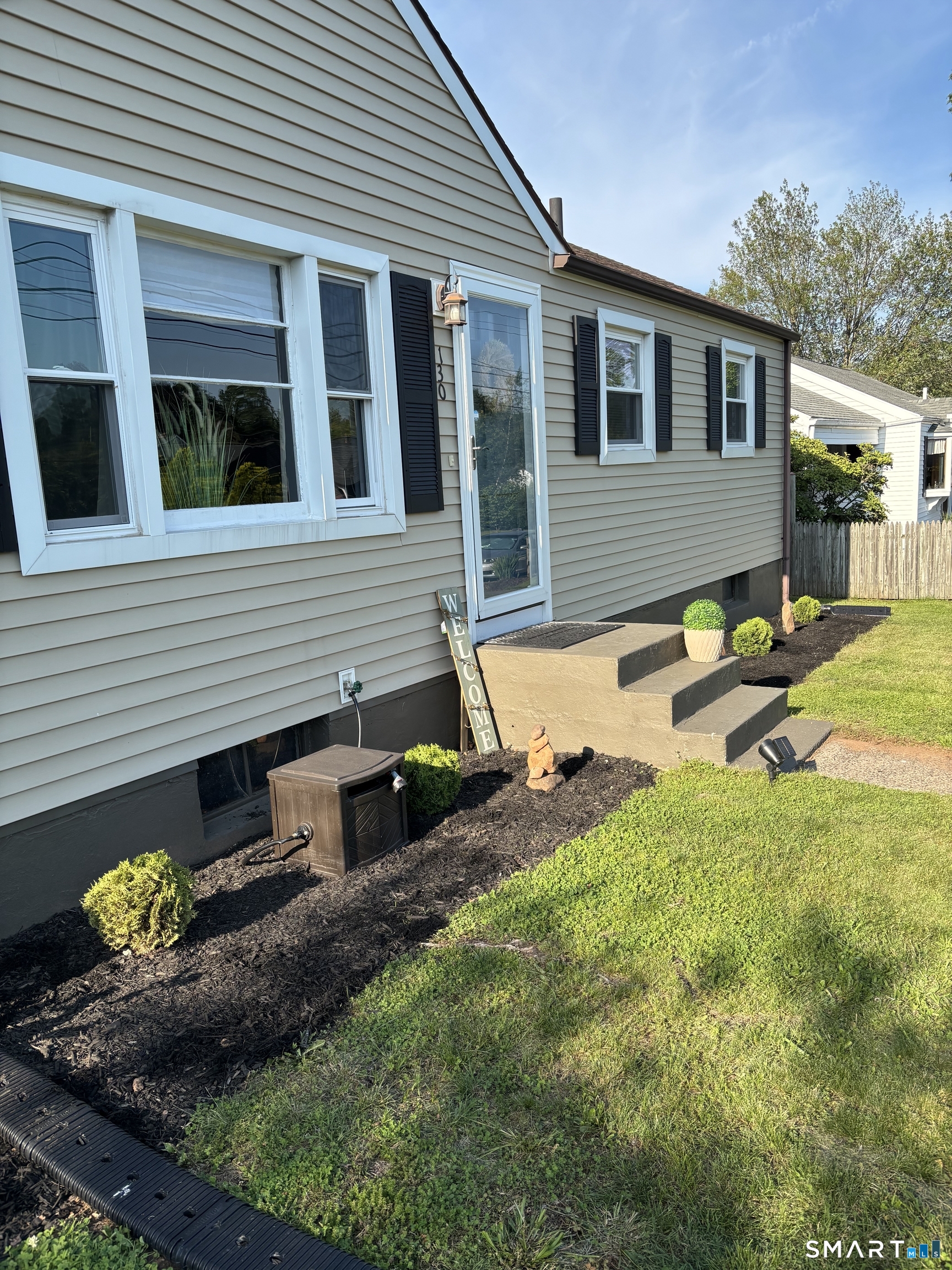 130 Round Hill Road Meriden, CT 06450 - Photo 2 of 17