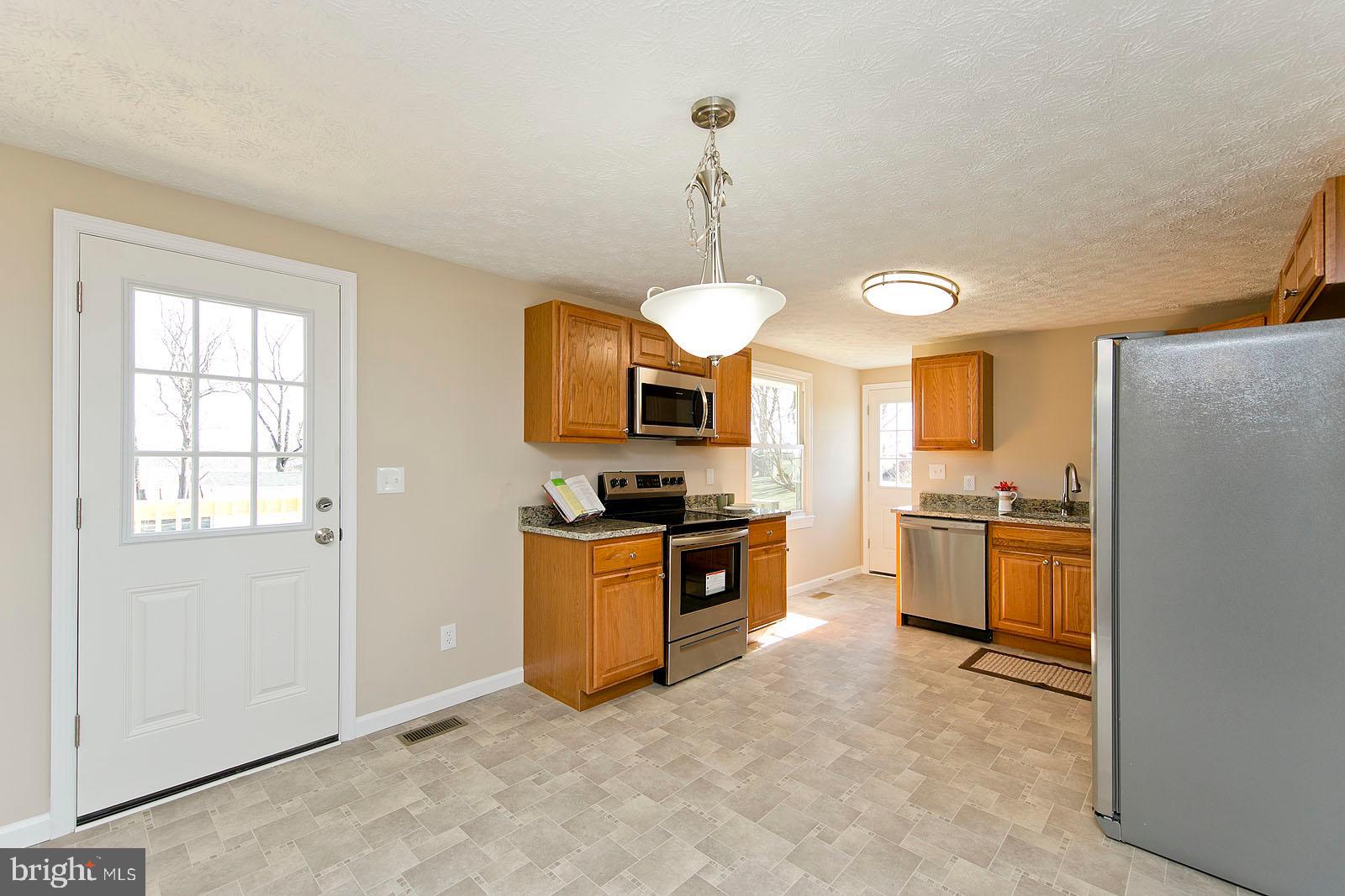 2110 Apple Pie Ridge Road Winchester, VA 22603 - Photo 16 of 48 Kitchen table space
