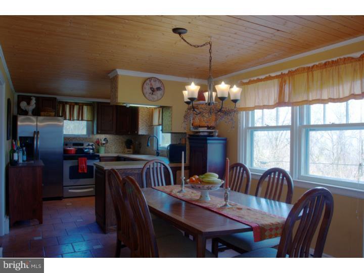 668 Point Road Wernersville, PA 19565 - Photo 11 of 25 Dining Room