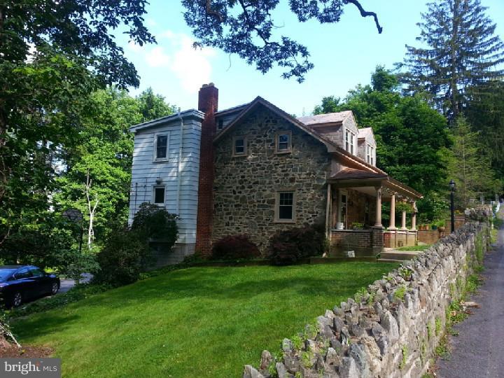 668 Point Road Wernersville, PA 19565 - Photo 4 of 25 Exterior Side