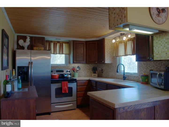668 Point Road Wernersville, PA 19565 - Photo 9 of 25 Kitchen