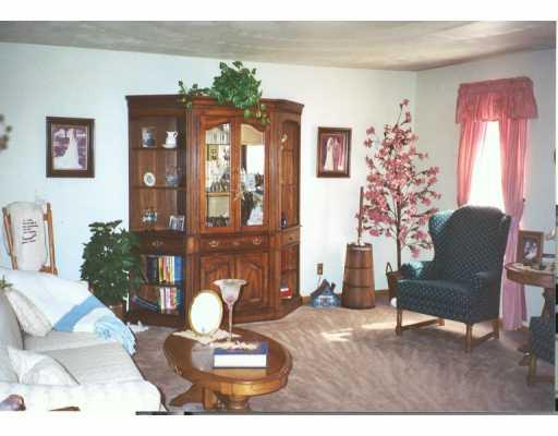 304 Tracy Lane Apollo, PA 15613 - Photo 6 of 8 Living Room.