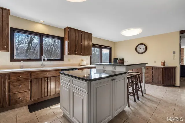 $725,000 | 710 Briarfarm Lane, Kirkwood, MO 63122