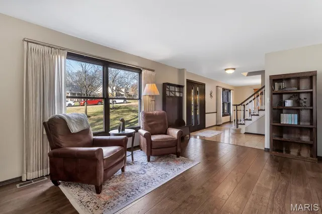 $725,000 | 710 Briarfarm Lane, Kirkwood, MO 63122