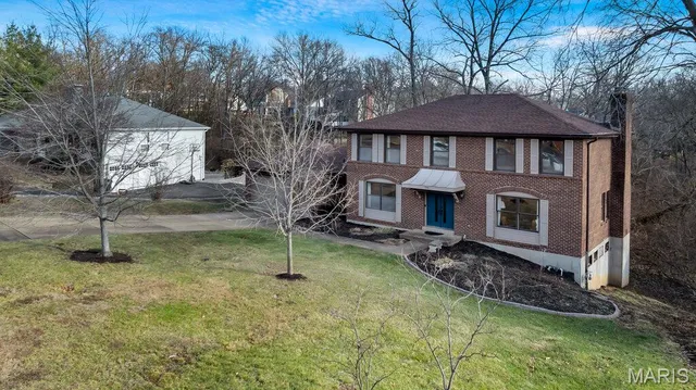 $725,000 | 710 Briarfarm Lane, Kirkwood, MO 63122
