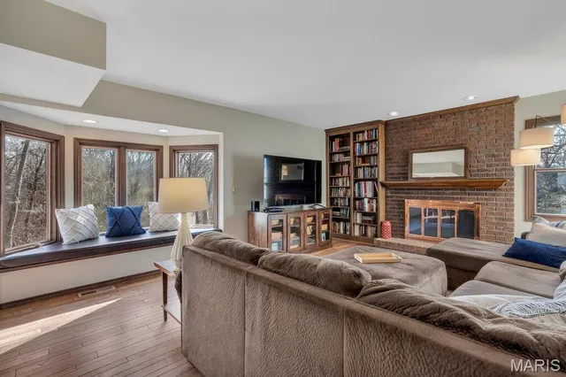 $725,000 | 710 Briarfarm Lane, Kirkwood, MO 63122