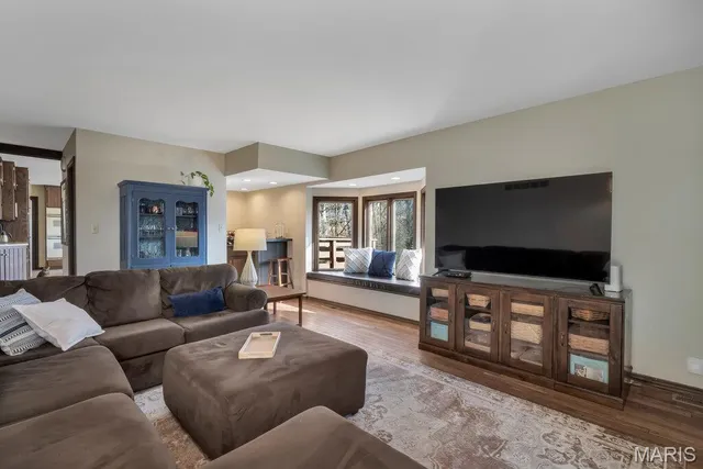 $725,000 | 710 Briarfarm Lane, Kirkwood, MO 63122