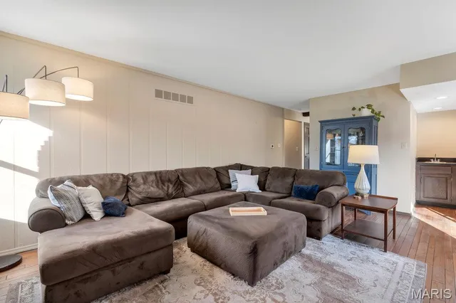 $725,000 | 710 Briarfarm Lane, Kirkwood, MO 63122