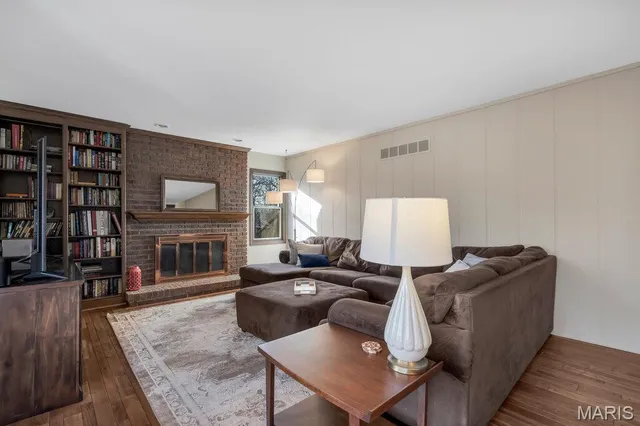 $725,000 | 710 Briarfarm Lane, Kirkwood, MO 63122