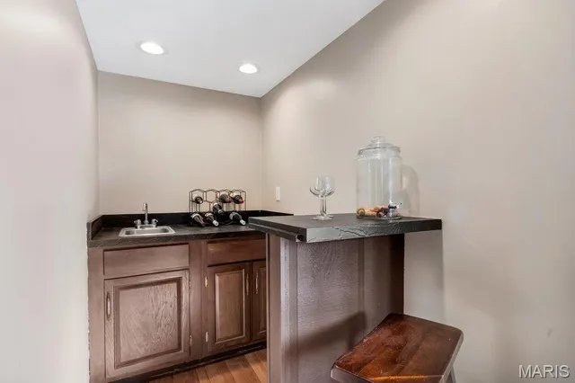 $725,000 | 710 Briarfarm Lane, Kirkwood, MO 63122