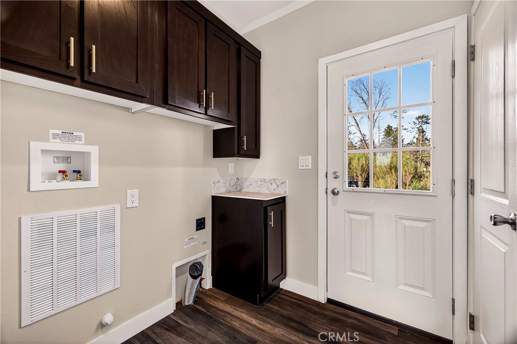 6451 Ranger Court Magalia, CA 95954 - Photo 21 of 54 Laundry Room With Access To Backyard