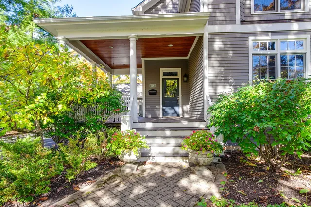 $1,749,000 | 216 East Sheridan Place, Lake Bluff, IL 60044